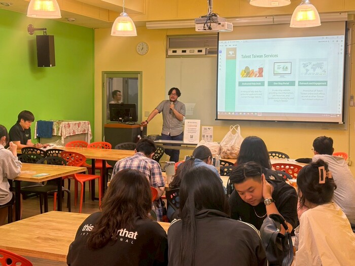 15.境外生留台法規座談會圖片